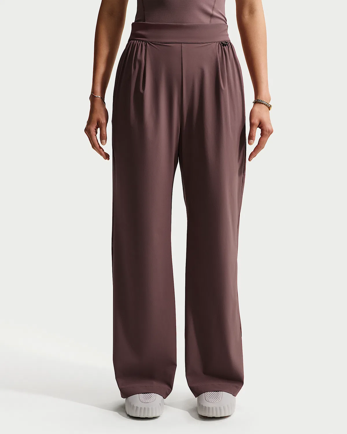 Женские штаны Nike 24.7 PerfectStretch Dri-FIT с высокой посадкой, свободные широкие, Tattoo/Burgundy Crush — фото 2