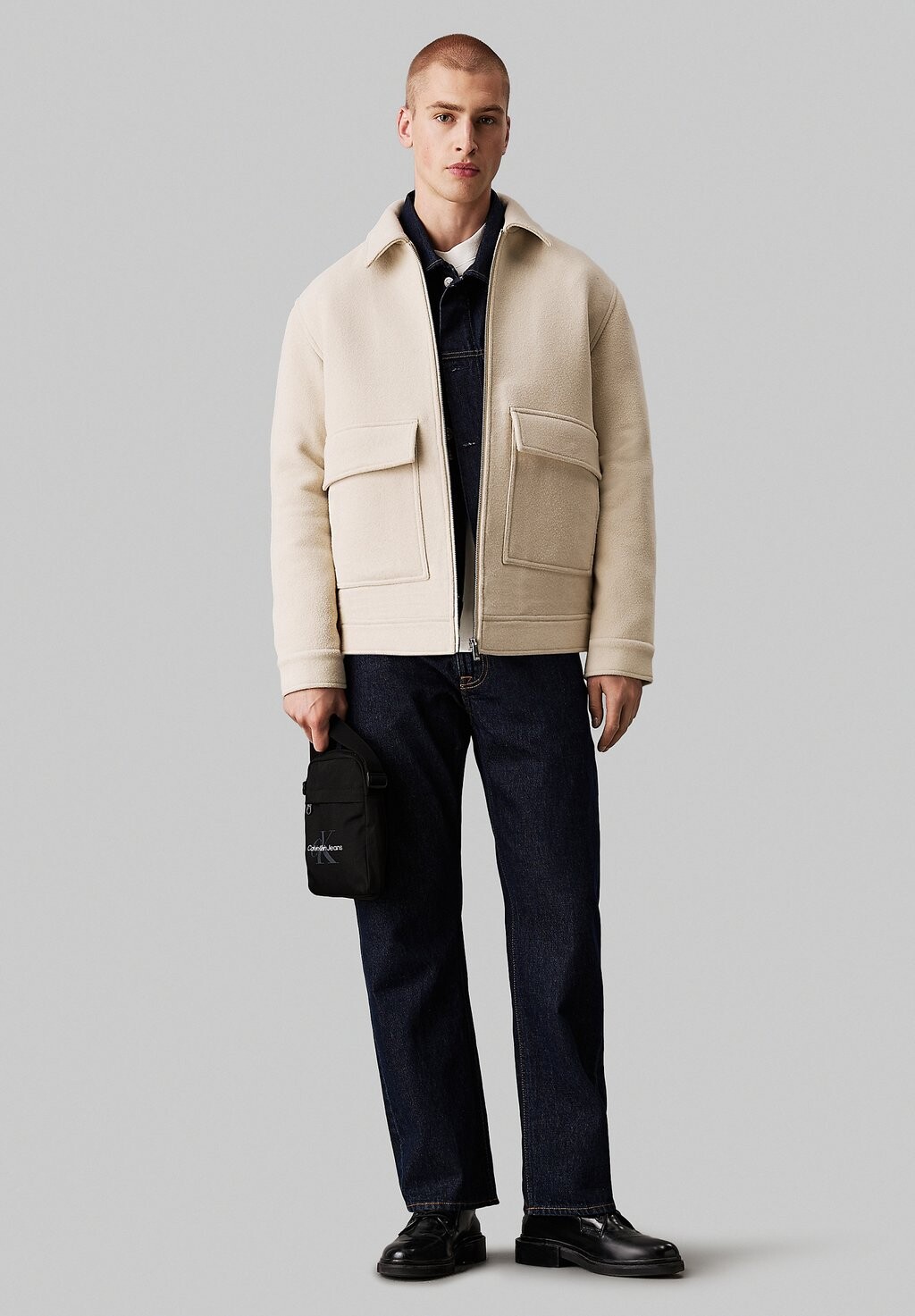 

Сумка через плечо ESSENTIALS REPORTER Calvin Klein, черный