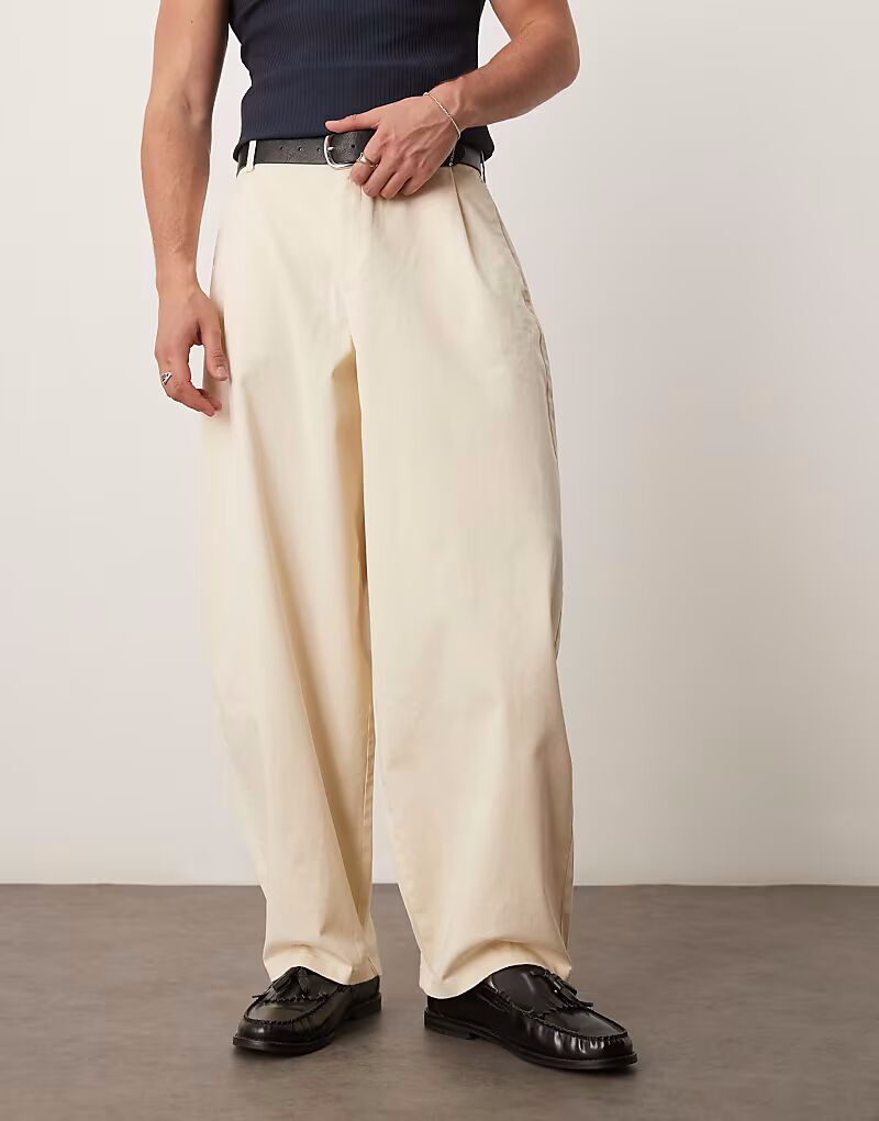 

Брюки ASOS DESIGN зауженного кроя со складками бежевого цвета