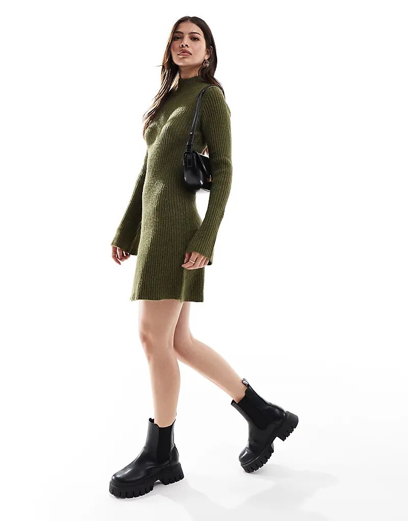 

Трикотажное мини-платье цвета хаки с воротником-стойкой Miss Selfridge