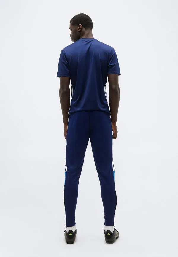 Трусы-Тренировочные штаны tiro 26 essentials, спортивные штаны Adidas Performance, Dark Blue/Bright Royal/White — фото 3