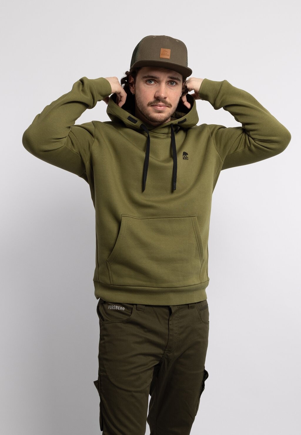 

Толстовка с капюшоном MIT KLEINEM BRUSTLOGO FORSBERG, оливковый, Зеленый, Толстовка с капюшоном MIT KLEINEM BRUSTLOGO FORSBERG, оливковый