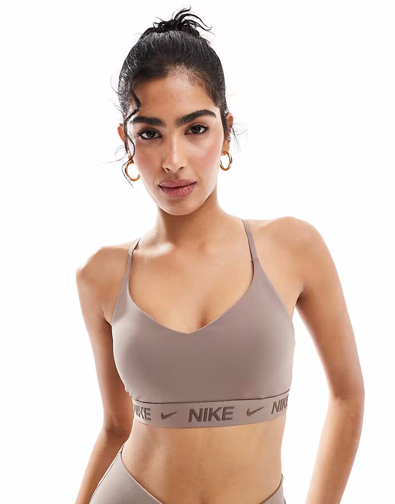 

Спортивный бюстгальтер с легкой поддержкой Nike Training Indy Dri-FIT коричневого цвета