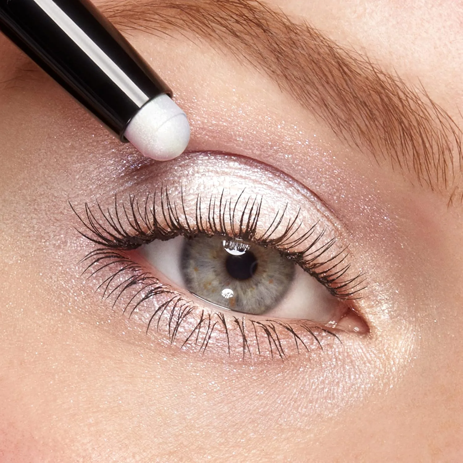 Стойкие тени-карандаш KIKO Milano | Кремовая формула и невероятная стойкость, 01 Holo White — фото 3