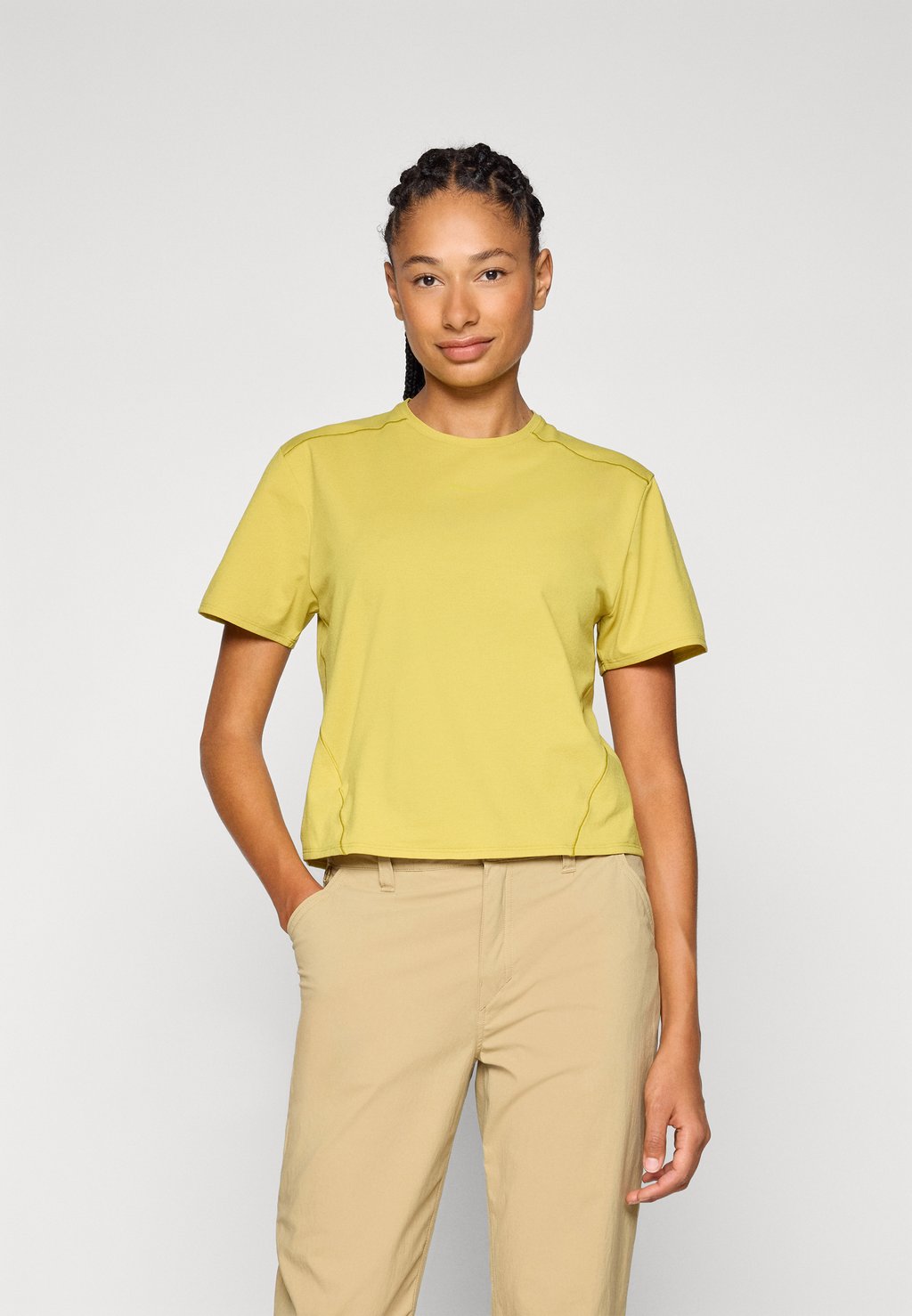 

Базовая футболка TRACKLINE TEE Salomon, светло-зеленый
