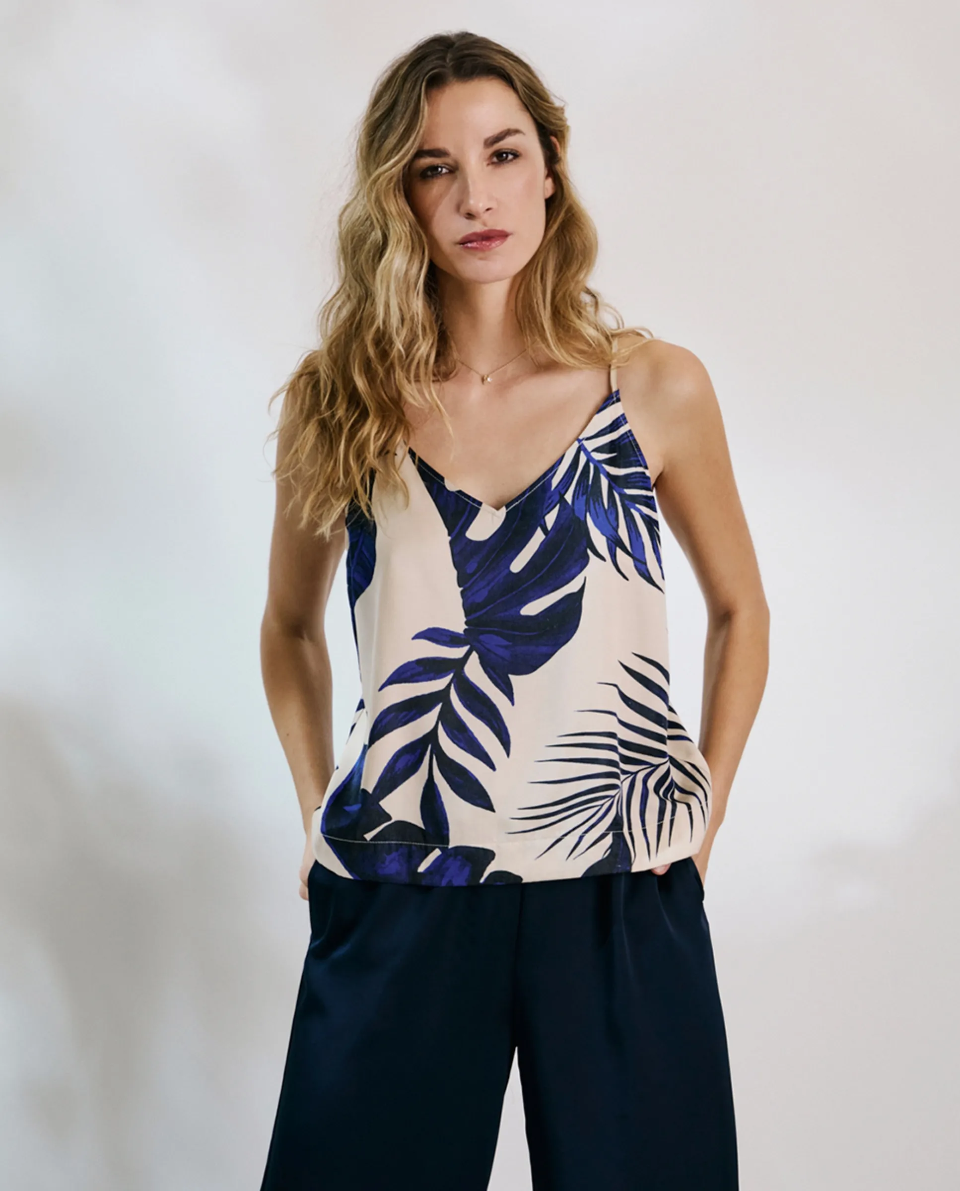 

Женский топ на тонких бретелях Vero Moda, индиго