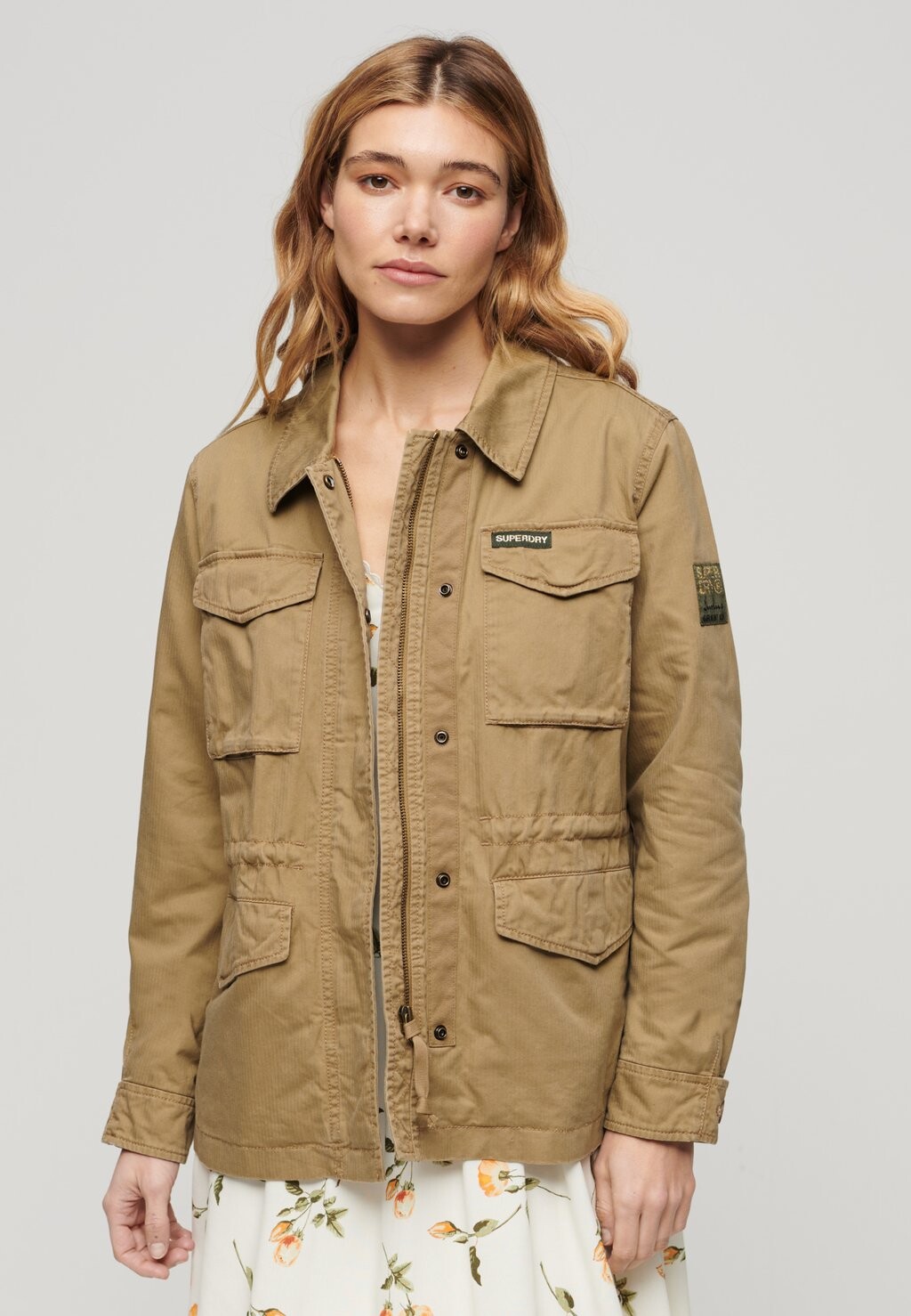 

Тонкий жакет Superdry, коричневый