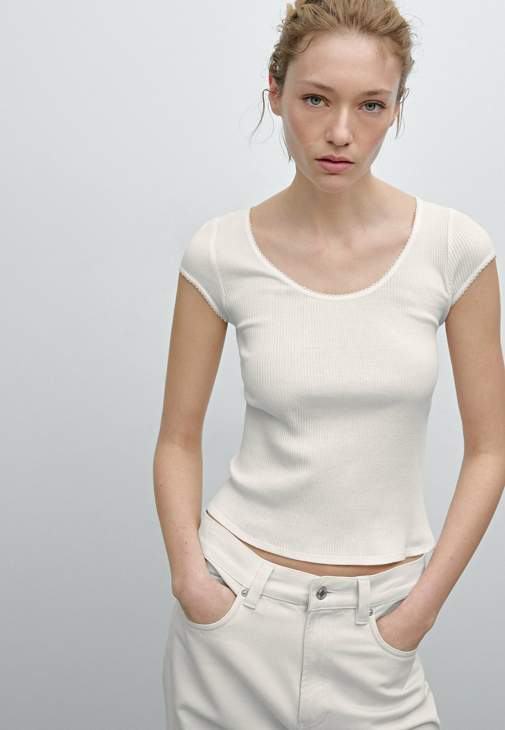 

Базовая футболка TRIM DETAIL Massimo Dutti, белый