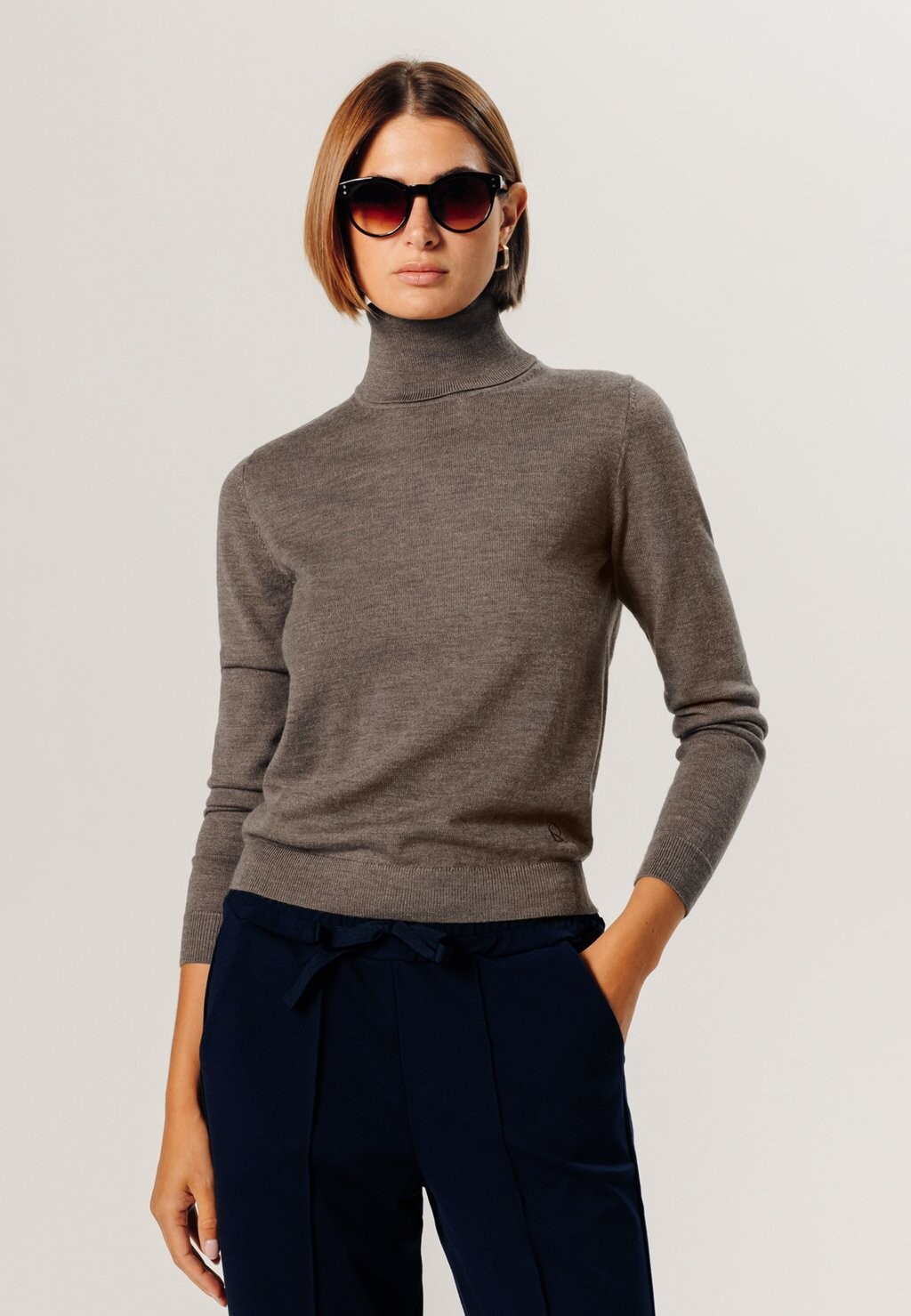 

Вязаный свитер TURTLENECK Rodier, серо-коричневый
