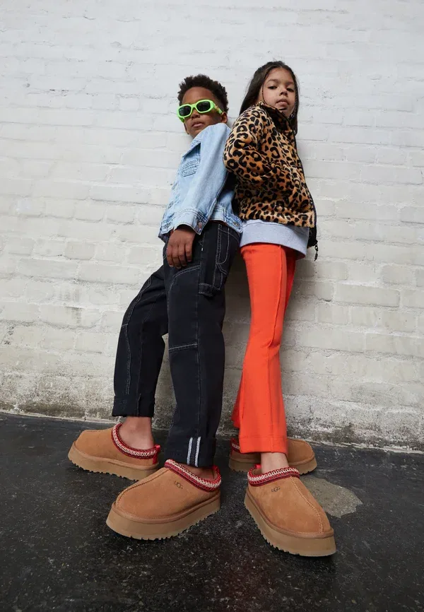 Тапочки Ugg Tazz, каштановый