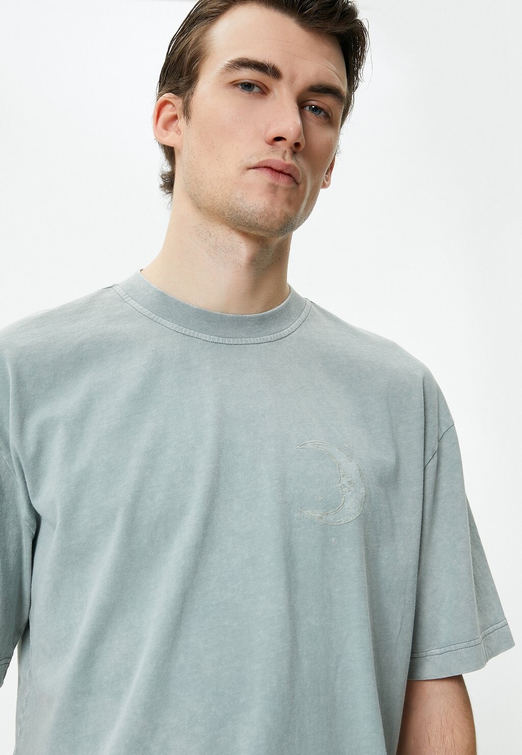 

Базовая футболка MOON EMBROIDERED OVERSIZED Koton, зеленый