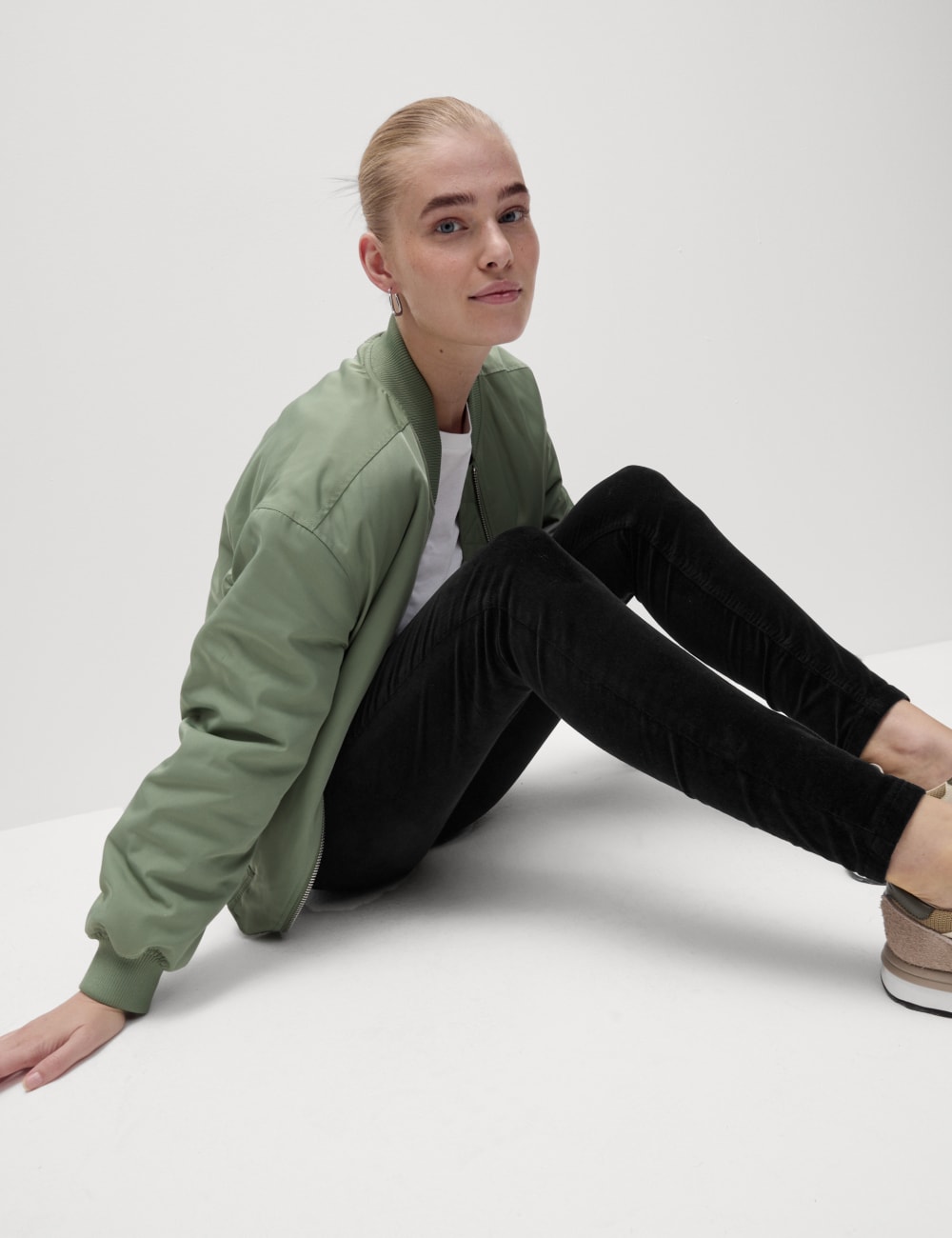 

Вельветовые джеггинсы с высокой талией Marks & Spencer, черный