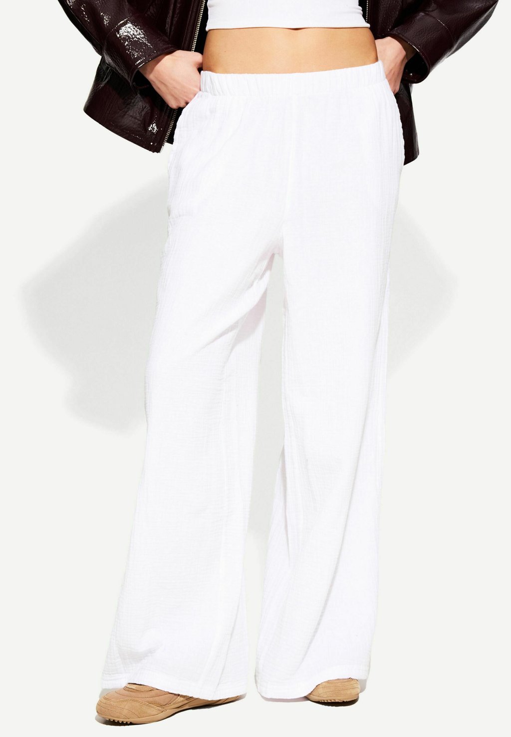 

Брюки WIDE RUSTIC Bershka, белый