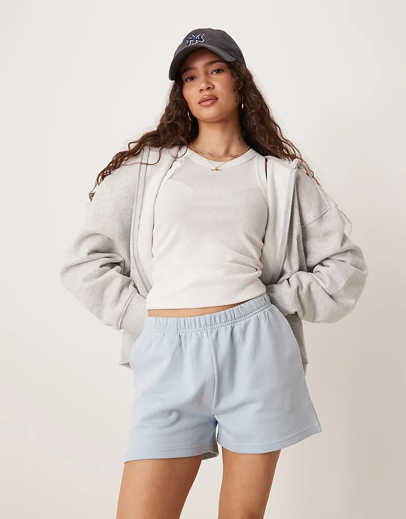 

Трикотажные шорты Gina Tricot светло-голубого цвета