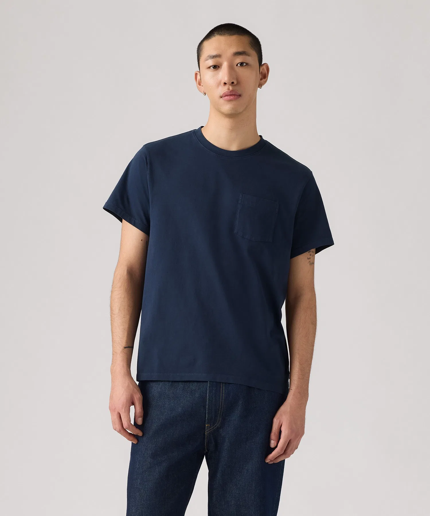 Мужская футболка Levi's Essential с карманом тёмно-синяя