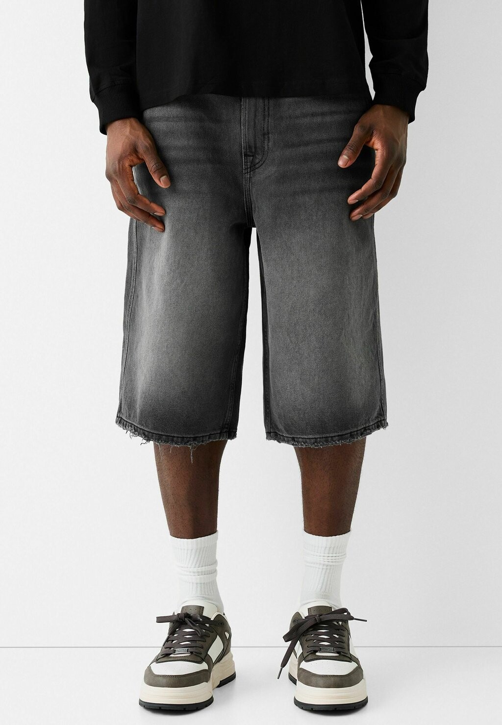 

Джинсовые шорты SKATER Bershka, цвет black