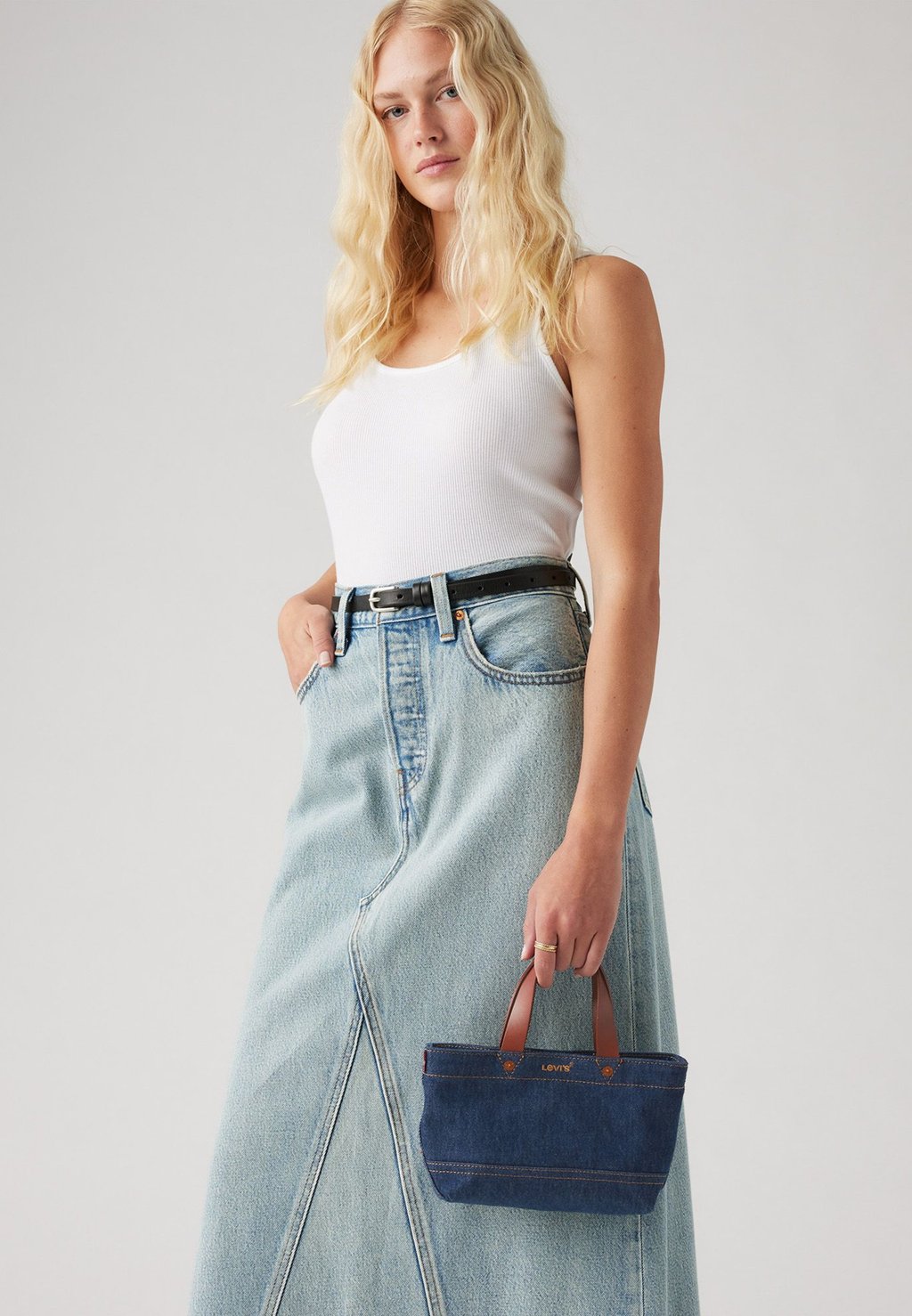 

Сумка WOMENS HERITAGE MICRO Levi's, цвет Jeans Blue