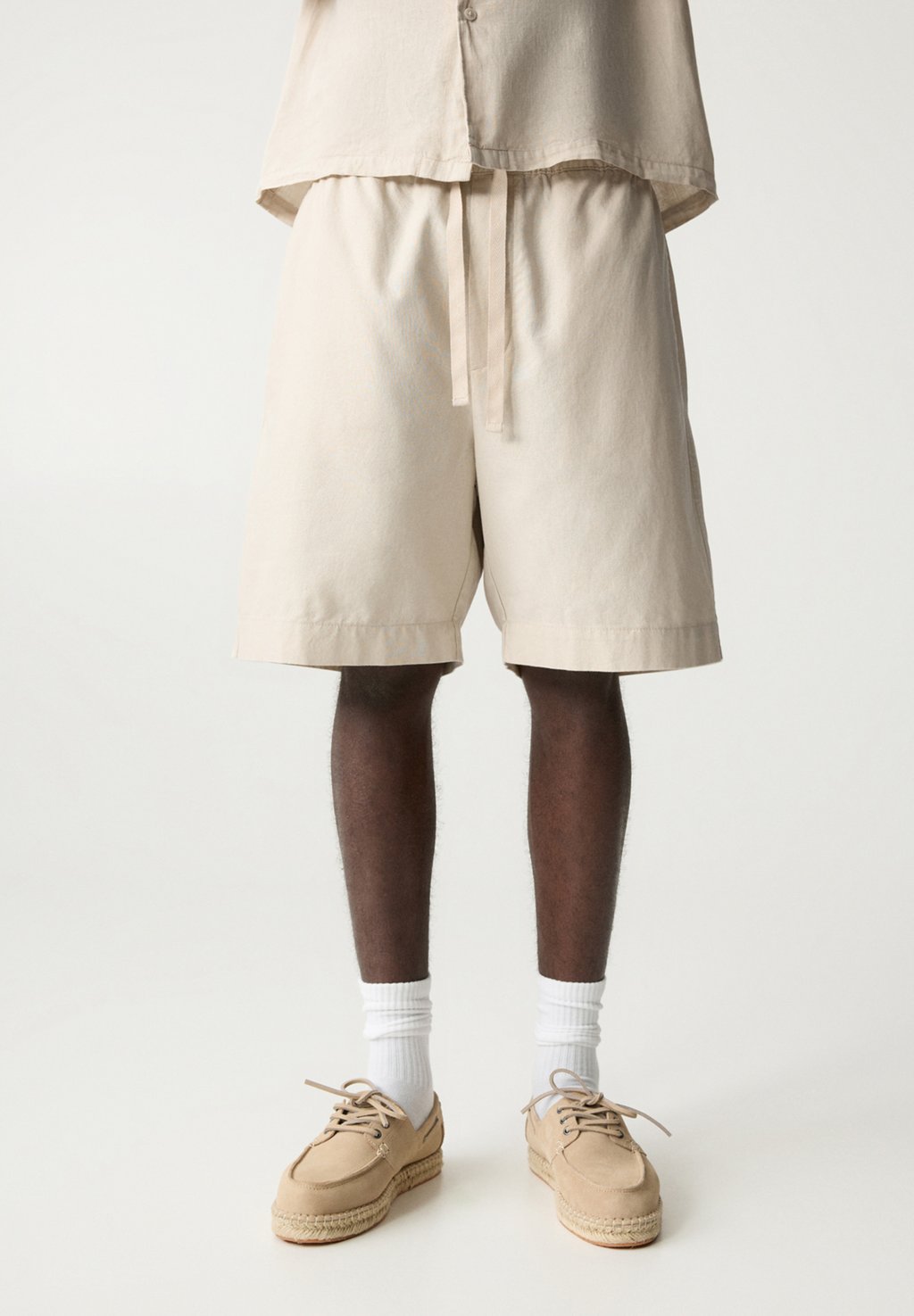 

Шорты LINEN BLEND BERMUDA PULL&BEAR, бежевый