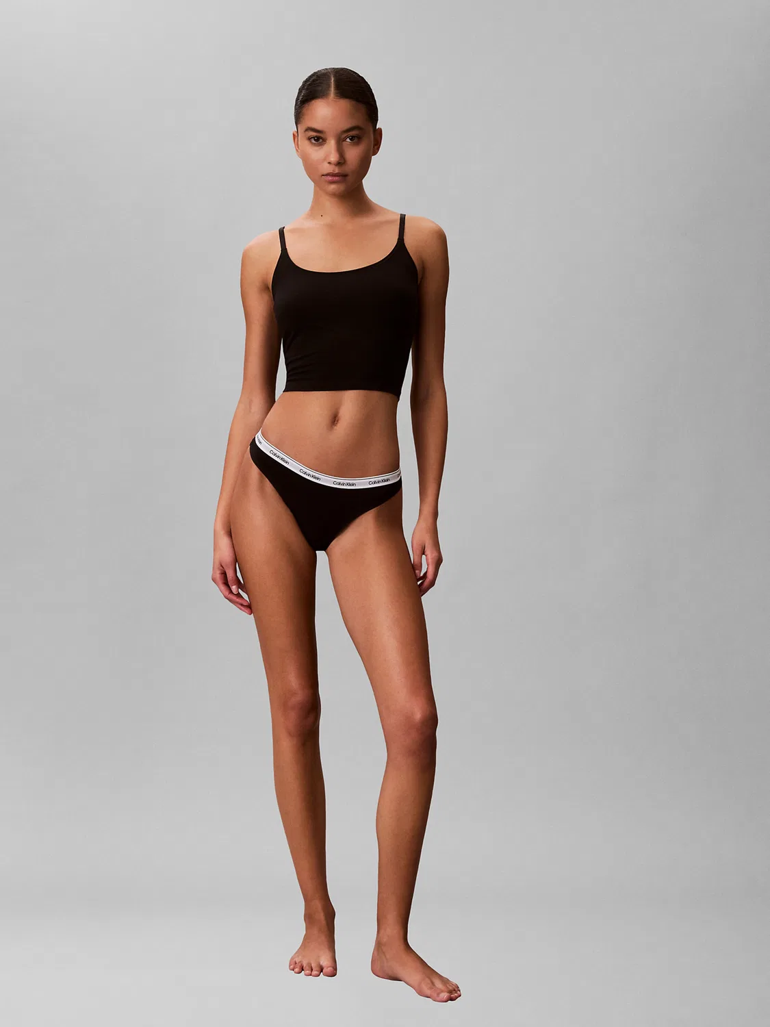 Трусики-стринги Calvin Klein черного цвета — фото 3