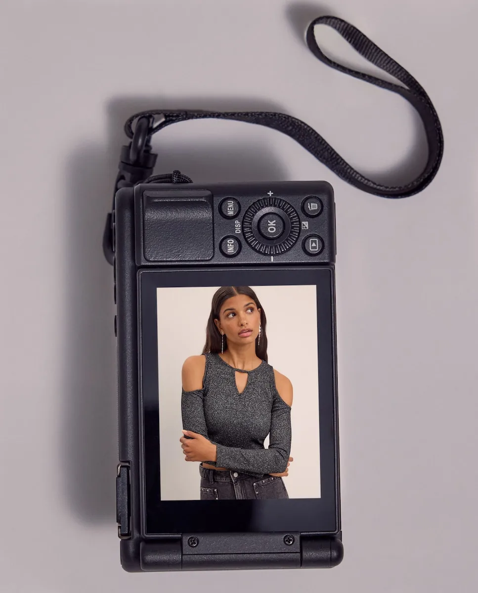 

Женская футболка с длинным рукавом с вырезами Green Coast, черный