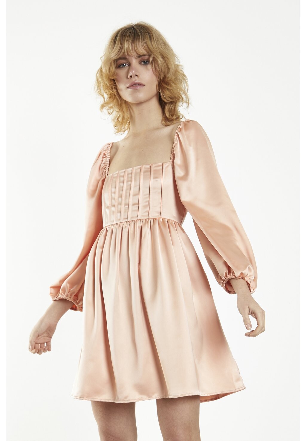 

Летнее платье Glamorous Long Sleeve Glamorous, цвет peach satin