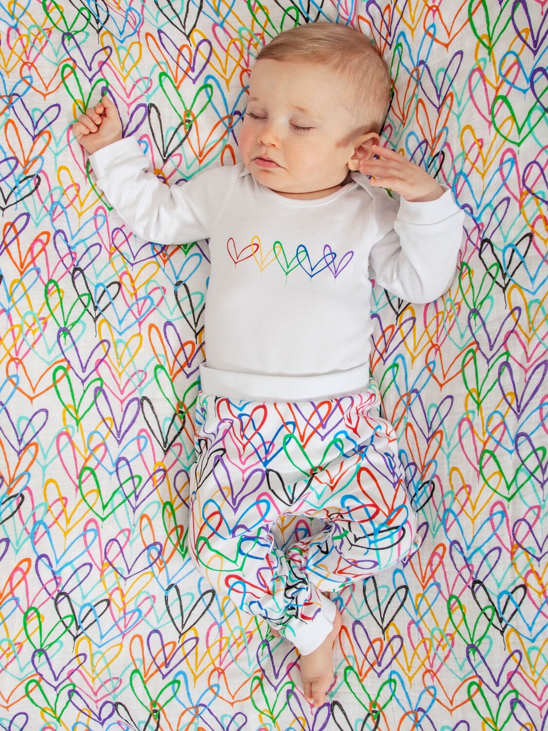От Babies with Love Детские органические джоггеры #Lovewall, разноцветные — фото 4