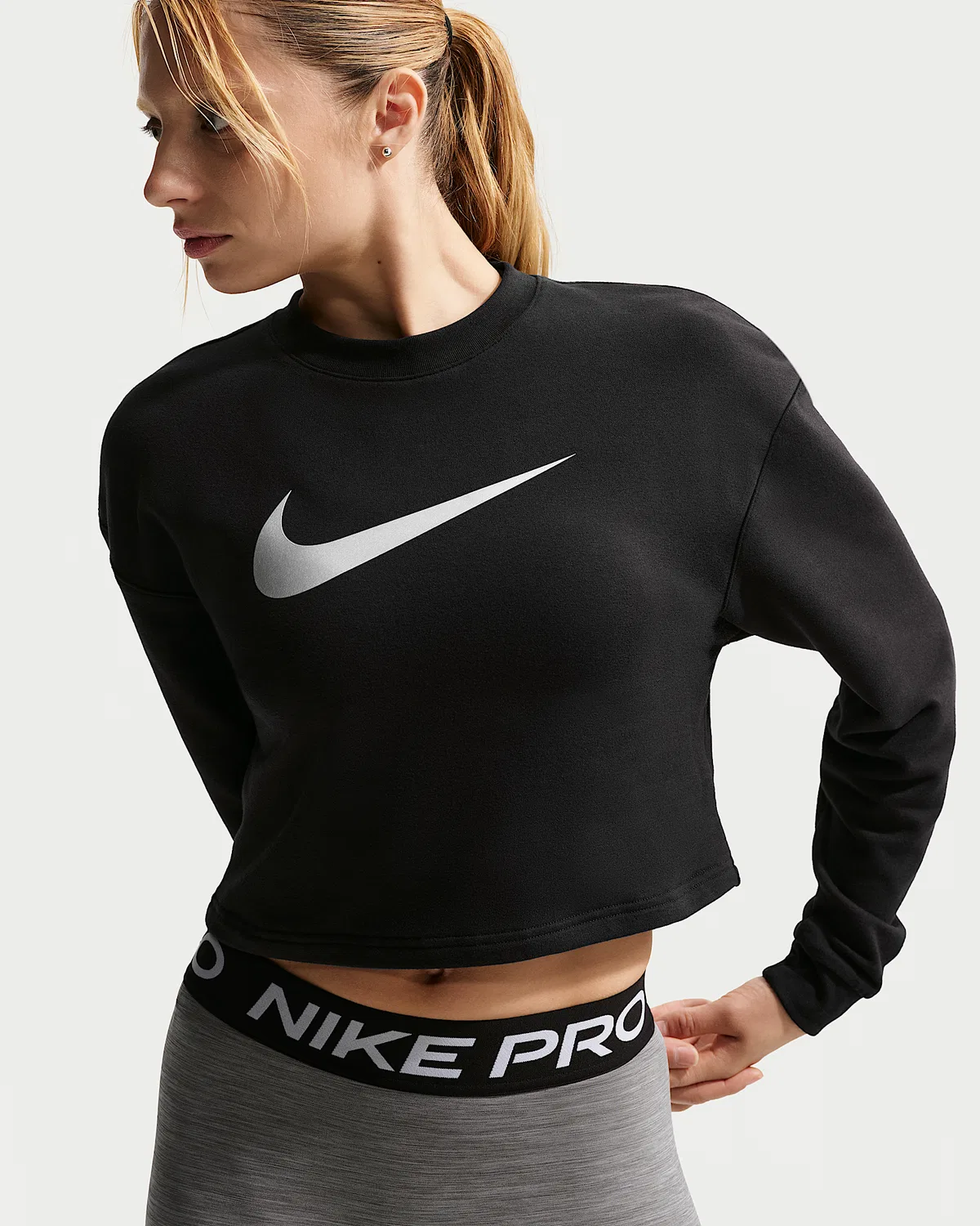 Женский топ Nike Pro Dri-FIT с круглым вырезом из французского футера, Black/Metallic Silver/White