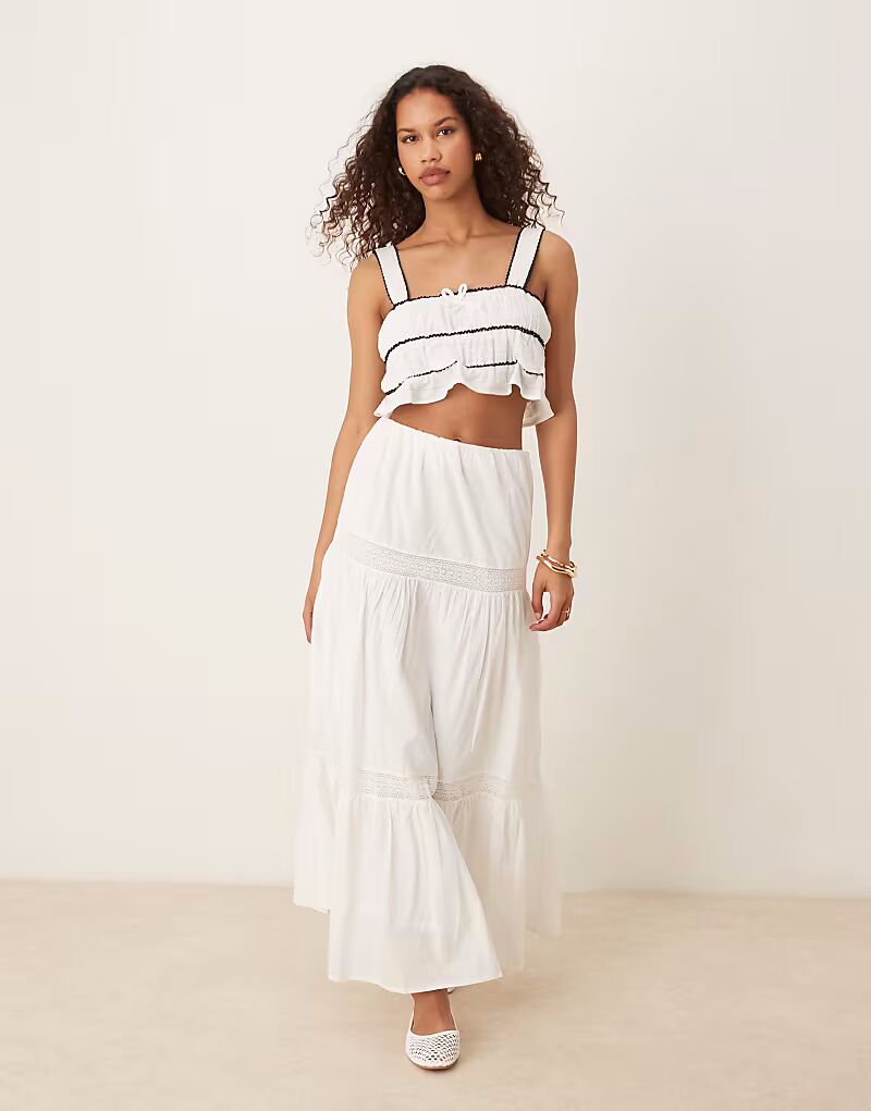 

Юбка миди Gina Tricot из многослойного кружева белого цвета