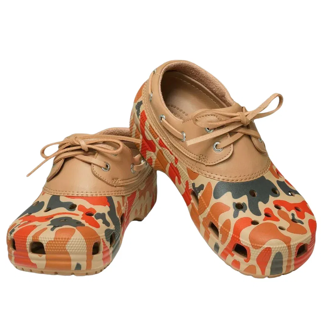 Классические мокасины Crocs Duck Camo, цвет tan — фото 4