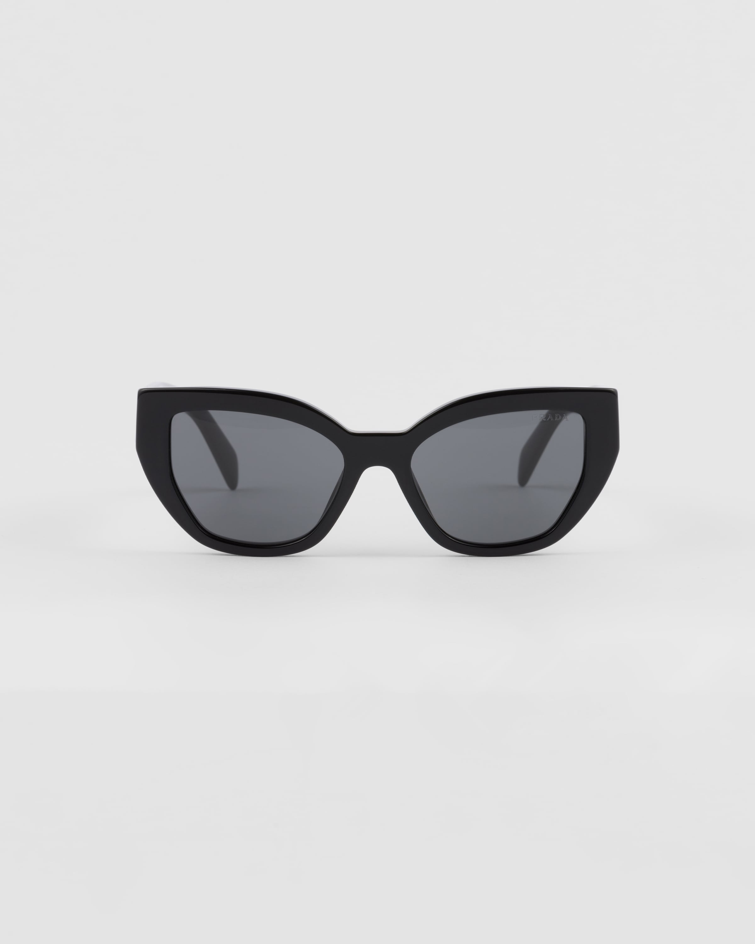 

Солнцезащитные очки с логотипом Prada, серый