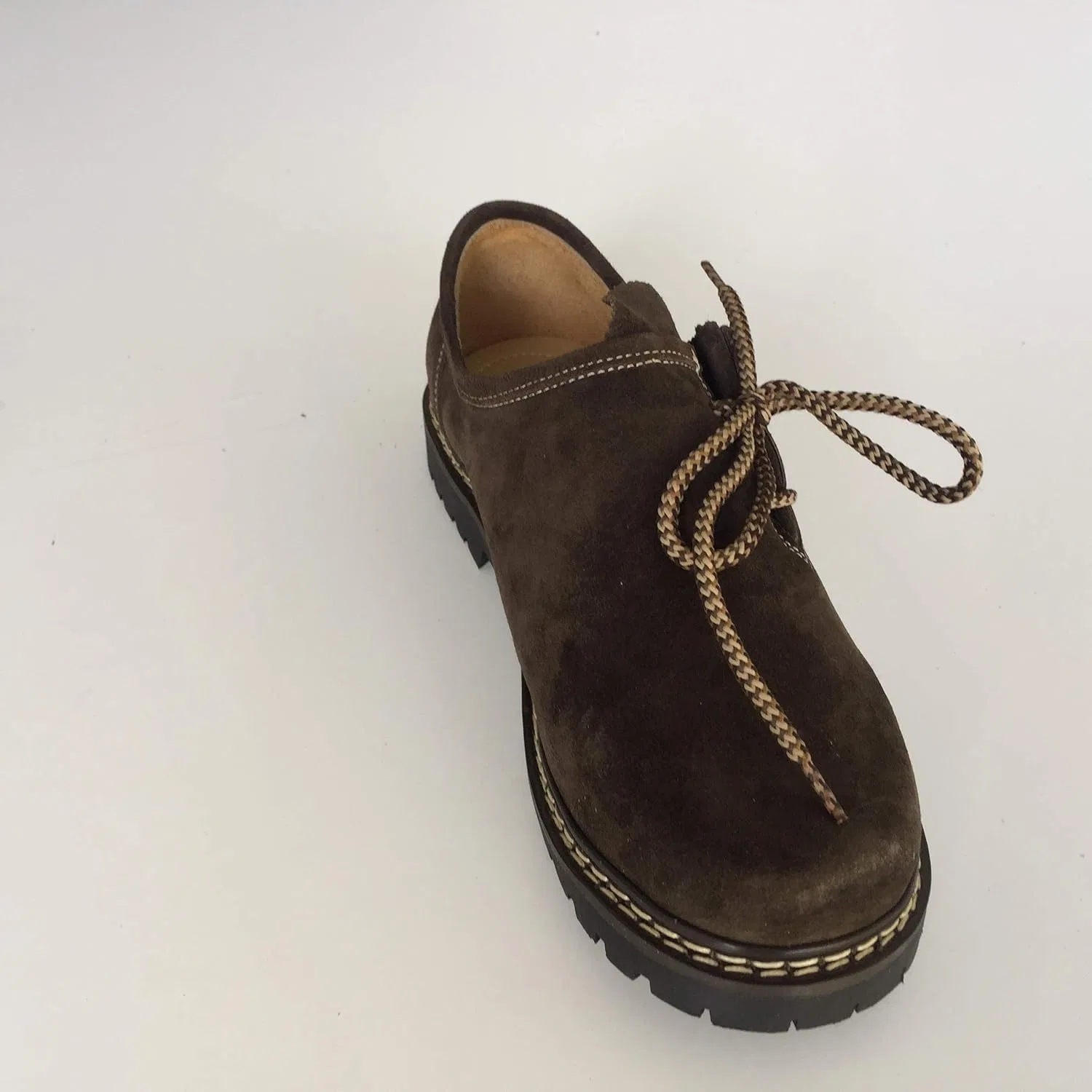 By Johanna Мужские традиционные туфли на шнуровке | Туфли Oat Shoes с боковой шнуровкой, ручной работы, темно-коричневые, из натуральной кожи, с прошитым каркасом и декоративным значком в виде оленя — фото 2