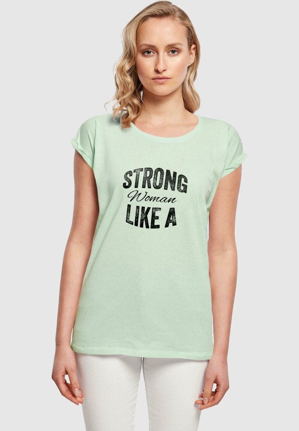 

Футболка с принтом STRONG LIKE A WOMAN EXTENDED SHOULD Merchcode, мята