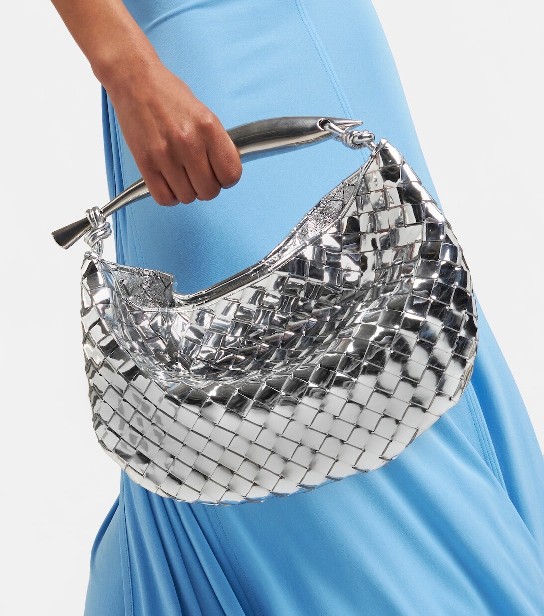 Маленькая кожаная сумка-тоут sardine с зеркалом Bottega Veneta, серебро — фото 2