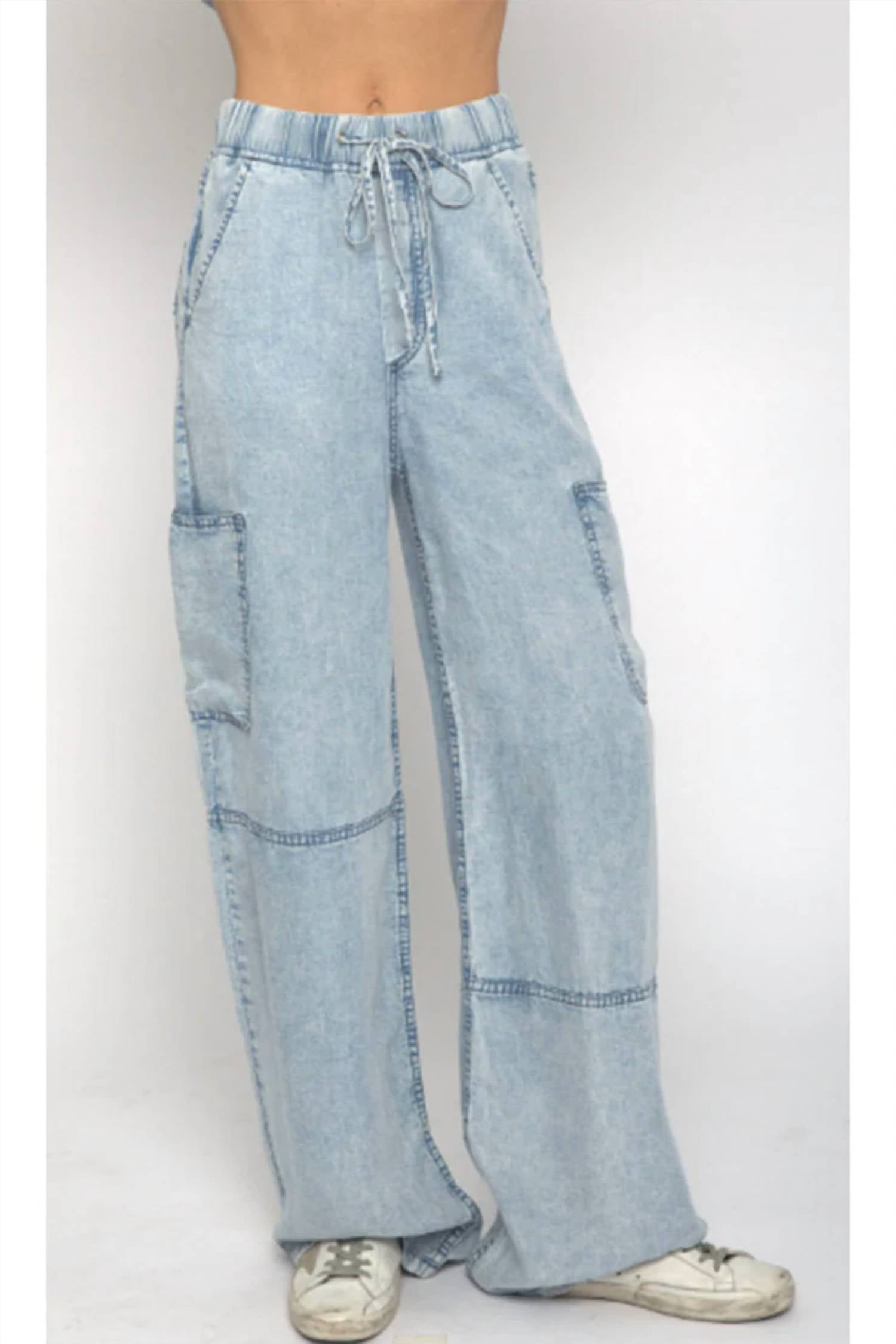 

Брюки-карго Birdie Tencel из выстиранного денима Central Park West, цвет washed denim