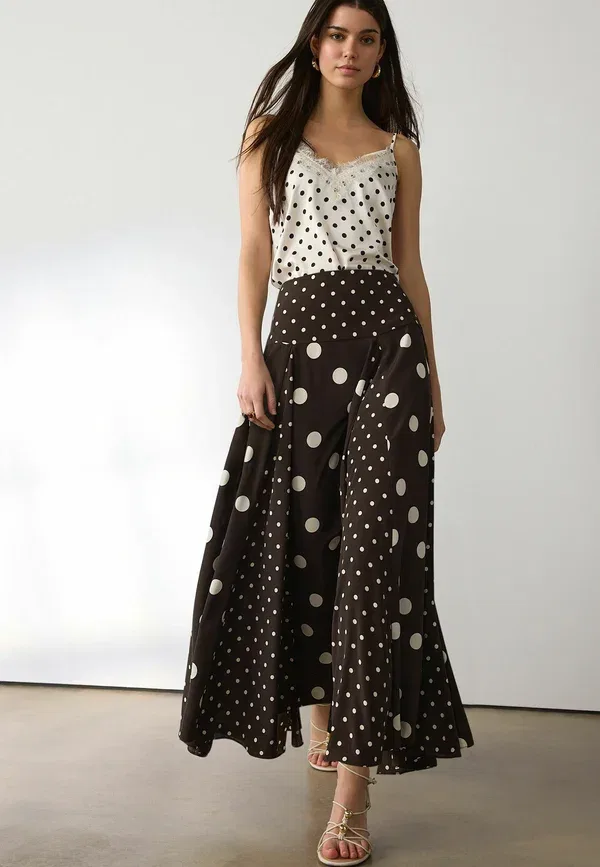 Юбка миди Next, Regular fit drop waist, цвет шоколадно-коричневый с вставками в горох — фото 4