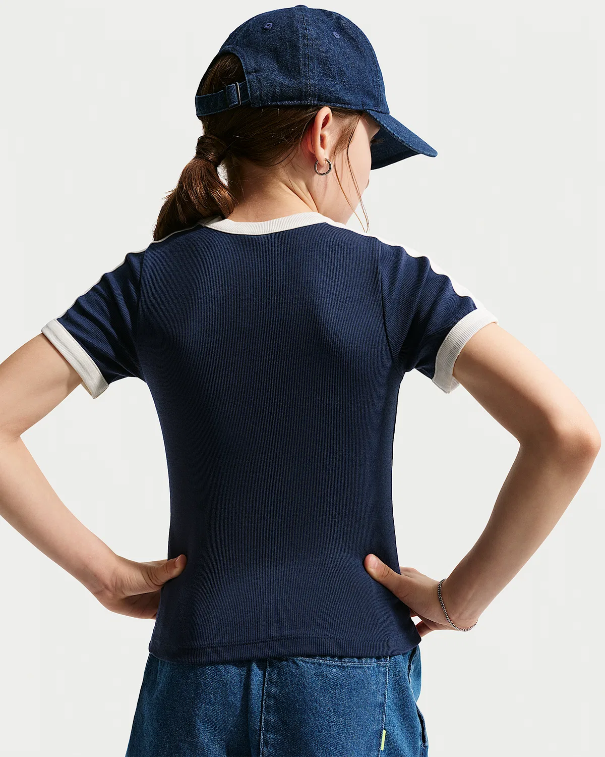 Детская (для девочек) футболка с коротким рукавом Nike Sportswear, Midnight Navy/Soft Pearl/Midnight Navy/University Blue — фото 2
