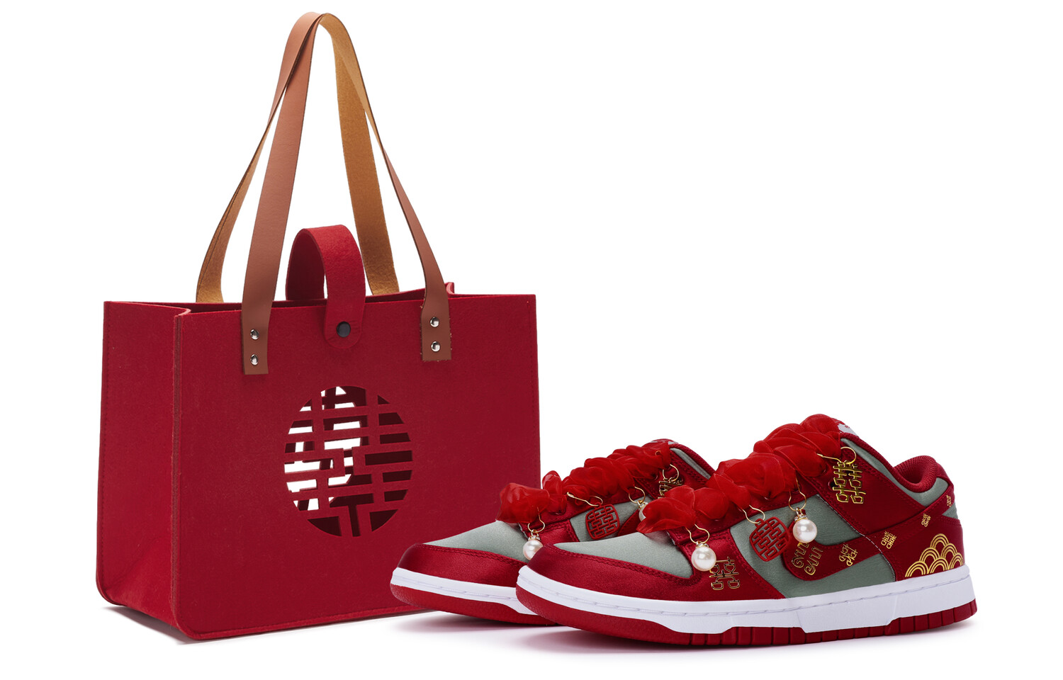 

Женские кроссовки для скейтбординга Nike Dunk, Red, grey gold