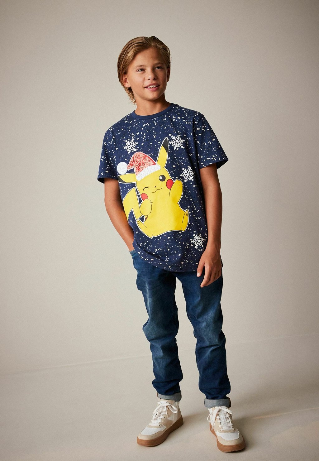 

Футболка с принтом PIKACHU CHRISTMAS SHORT SLEEVE REGULAR FIT Next, цвет navy blue