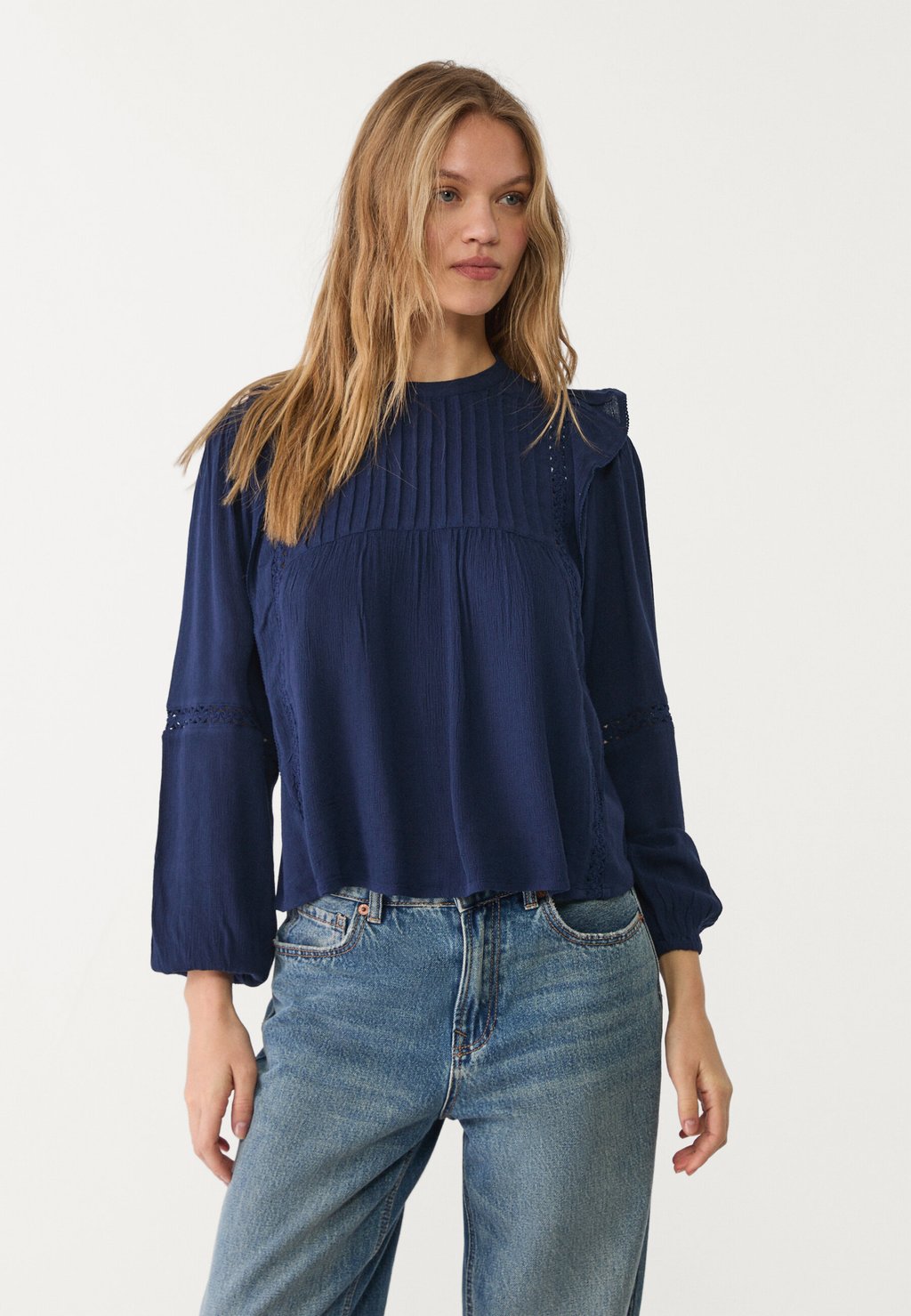 

Блуза WITH RUFFLES Stradivarius, темно-синий