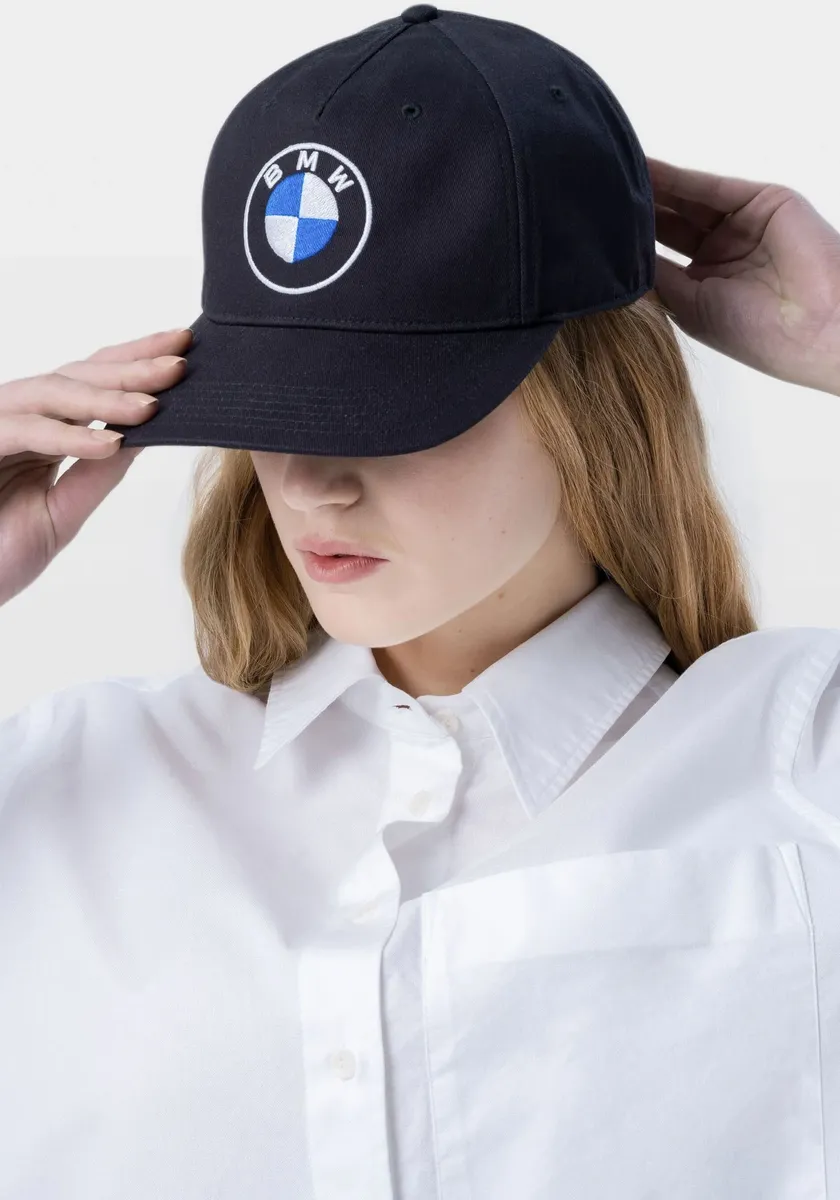 

Бейсбольная кепка BMW с характерным вышитым логотипом, черный