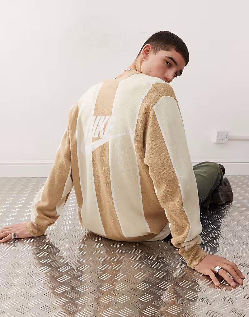 

Толстовка Nike Club в бежевую полоску