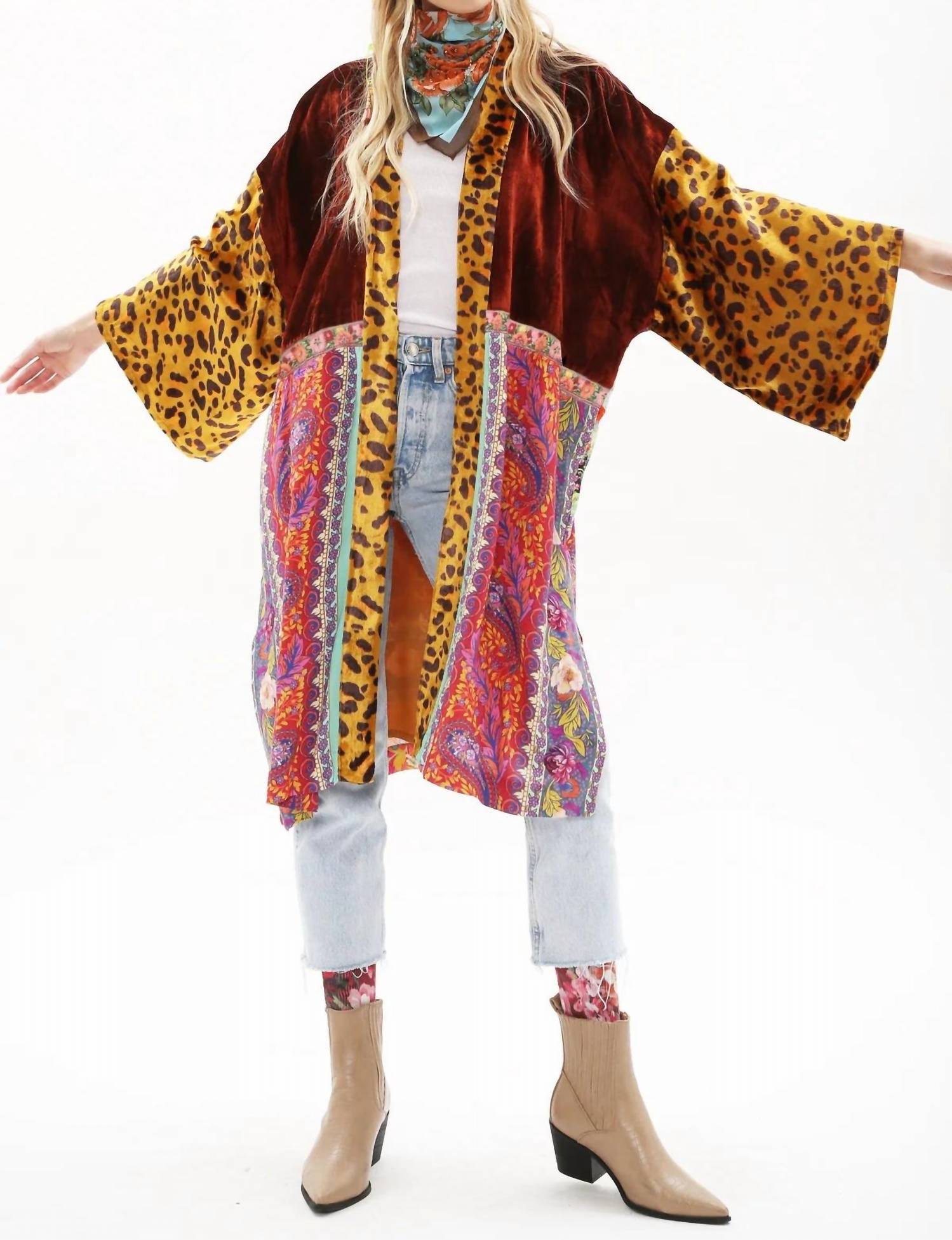 

Кимоно Nova Cheetah в леопардовом/цветочном узоре Aratta