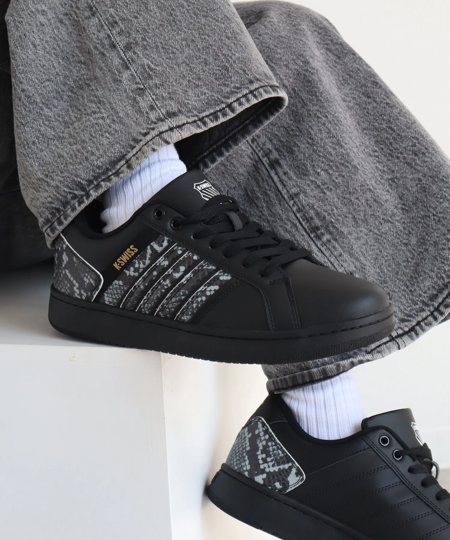 Мужские кожаные кеды K-SWISS с тиснением чёрные