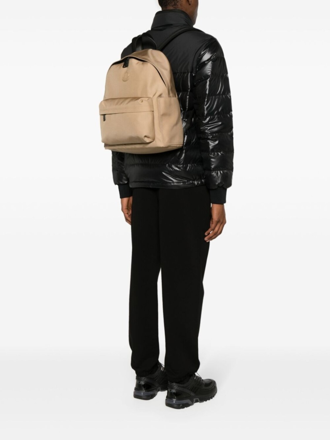

Moncler рюкзак New Pierrick с нашивкой-логотипом, нейтральный цвет