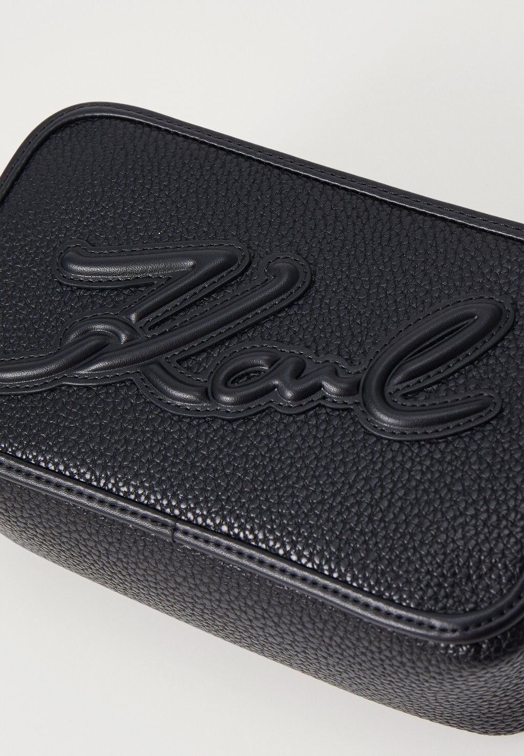 

Сумка через плечо K/SKUARE CAMERA BAG GRAINY KARL LAGERFELD, черный
