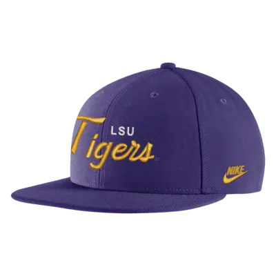 

Бейсболка Nike LSU College Cap, цвет Court Purple