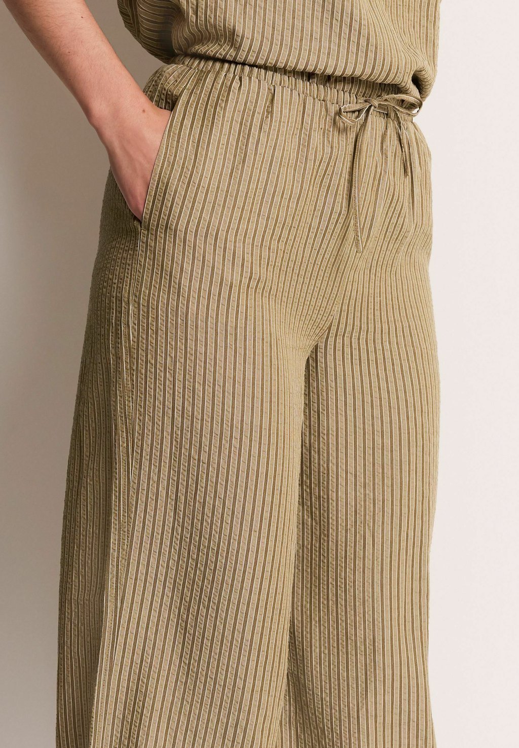 

Брюки TEXTURED STRIPE WIDE LEG Next, зеленый