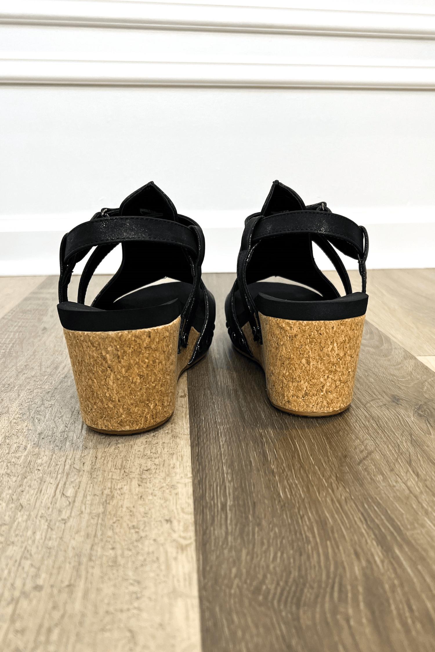 Босоножки на пробковой танкетке звездно-черного цвета Corkys Footwear — фото 3