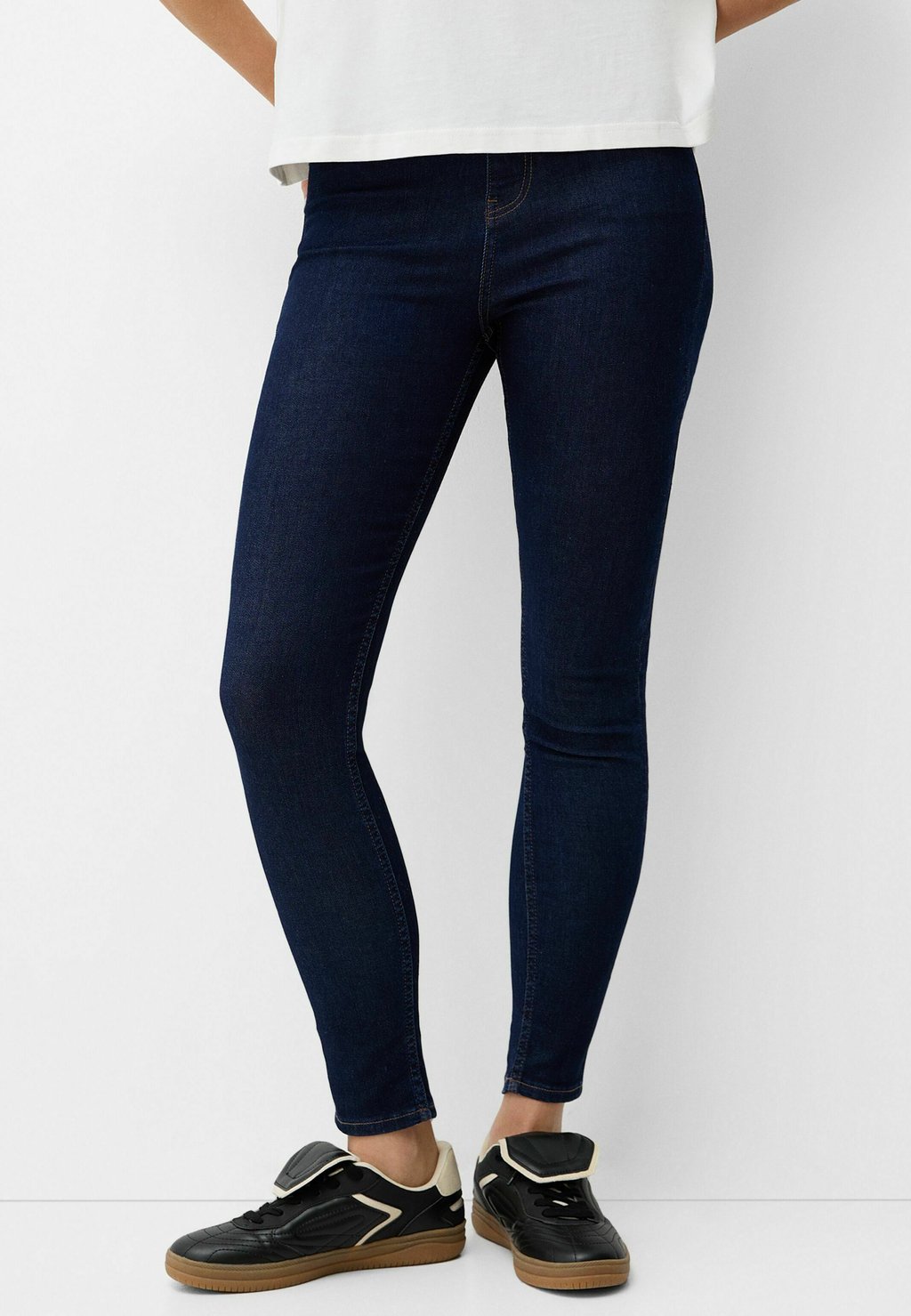

Джинсы скинни SUPER Bershka, цвет Royal Blue