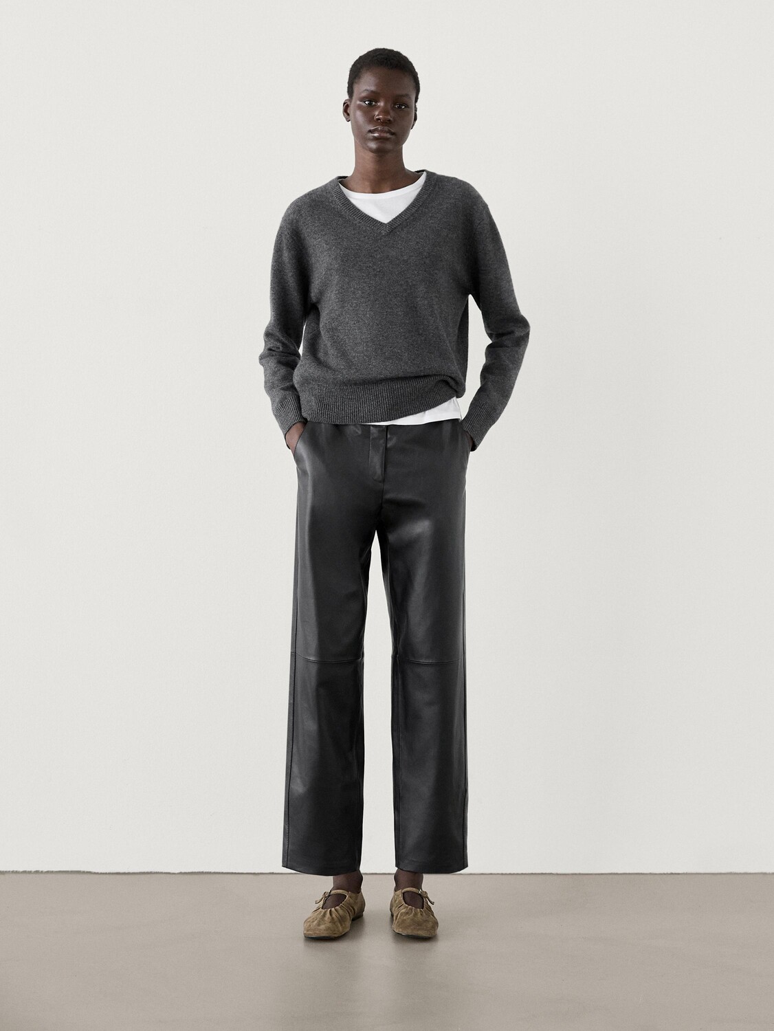 

Брюки из кожи наппа с декоративными швами Massimo Dutti, черный